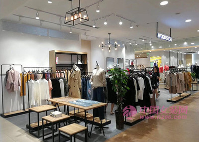 現(xiàn)在開服裝店還能賺錢嗎？機(jī)遇與挑戰(zhàn)并存